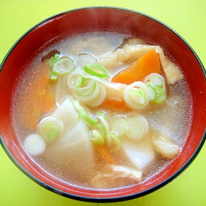 里芋と大根ニンジン油揚げの醤油汁